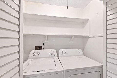 Condo in Cocoa Beach, Florida, 2 bedrooms  № 2267319 - photo 15