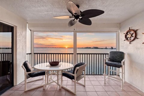 Condo in Cocoa Beach, Florida, 2 bedrooms  № 2267319 - photo 24