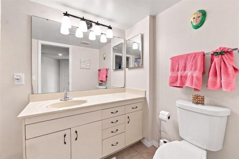 Condo in Cocoa Beach, Florida, 2 bedrooms  № 2267319 - photo 5