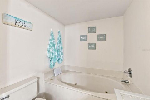 Condo in Cocoa Beach, Florida, 2 bedrooms  № 2267319 - photo 21