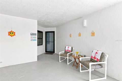 Condo in Cocoa Beach, Florida, 2 bedrooms  № 2267319 - photo 29
