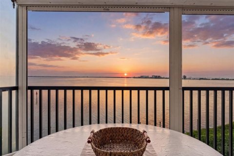 Condo in Cocoa Beach, Florida, 2 bedrooms  № 2267319 - photo 26