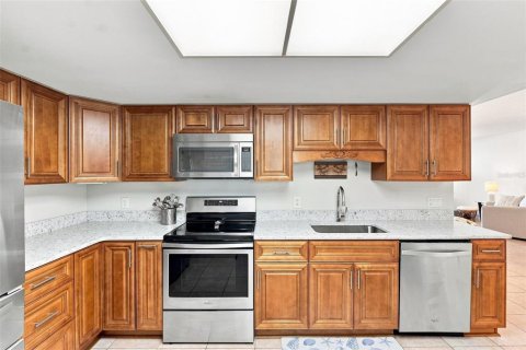Condo in Cocoa Beach, Florida, 2 bedrooms  № 2267319 - photo 12