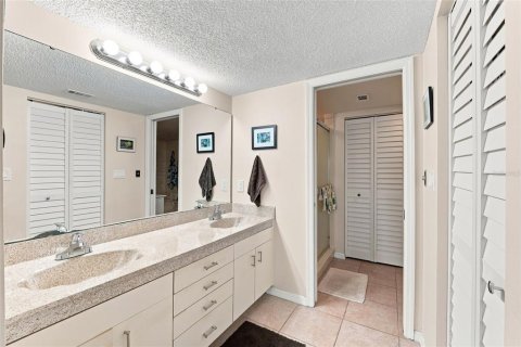 Condo in Cocoa Beach, Florida, 2 bedrooms  № 2267319 - photo 20