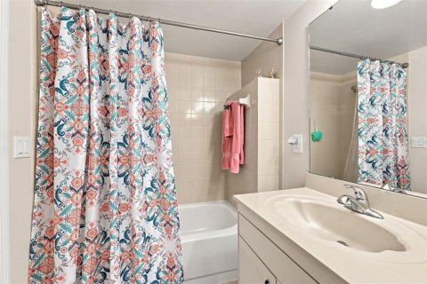 Condo in Cocoa Beach, Florida, 2 bedrooms  № 2267319 - photo 6