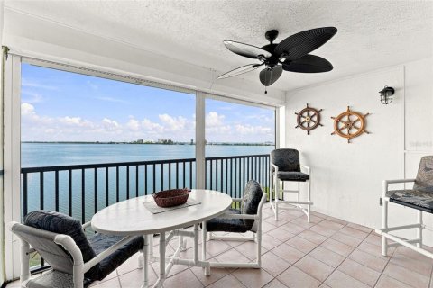 Condo in Cocoa Beach, Florida, 2 bedrooms  № 2267319 - photo 25