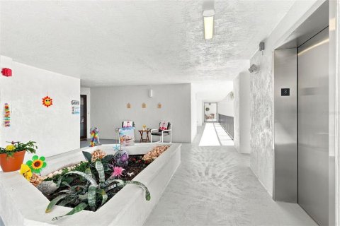 Condo in Cocoa Beach, Florida, 2 bedrooms  № 2267319 - photo 30