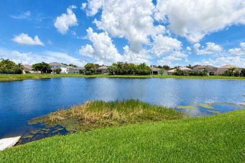 House in Parrish, Florida 4 bedrooms, 238.02 sq.m. № 2321288 - photo 4