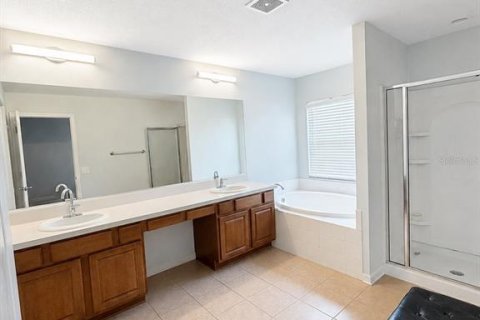 House in Parrish, Florida 4 bedrooms, 238.02 sq.m. № 2321288 - photo 11