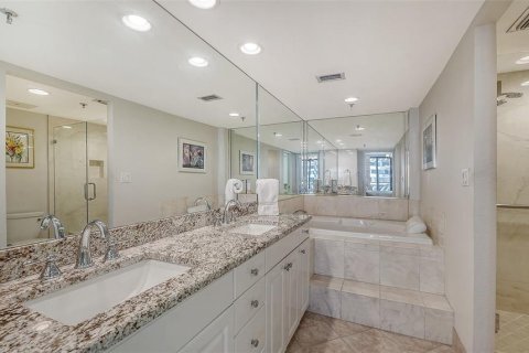 Condo in Longboat Key, Florida, 3 bedrooms  № 2093127 - photo 21
