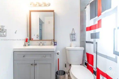 Propiedad comercial en venta en Miami, Florida, 215.53 m2 № 1937481 - foto 22