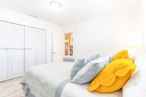 Immobilier commercial à vendre à Miami, Floride: 215.53 m2 № 1937481 - photo 8