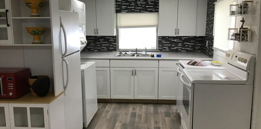 Immobilier commercial à West Palm Beach, Floride 116.13 m2 № 2250392