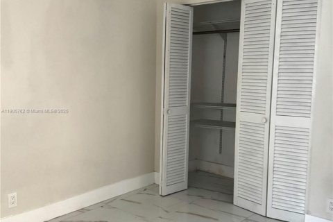 Villa ou maison à louer à Hollywood, Floride: 3 chambres № 1957029 - photo 14