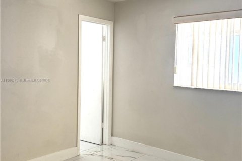 Villa ou maison à louer à Hollywood, Floride: 3 chambres № 1957029 - photo 5