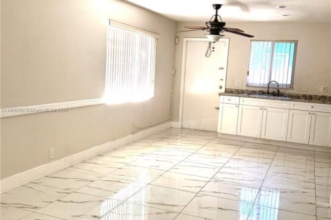 Villa ou maison à louer à Hollywood, Floride: 3 chambres № 1957029 - photo 2