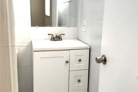 Villa ou maison à louer à Hollywood, Floride: 3 chambres № 1957029 - photo 8