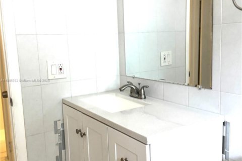 Villa ou maison à louer à Hollywood, Floride: 3 chambres № 1957029 - photo 11