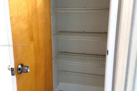 Villa ou maison à louer à Hollywood, Floride: 3 chambres № 1957029 - photo 12