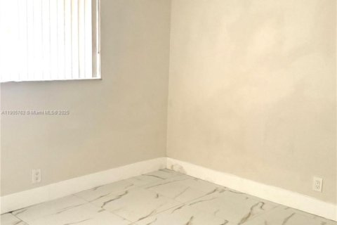 Villa ou maison à louer à Hollywood, Floride: 3 chambres № 1957029 - photo 13