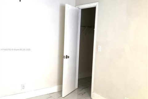 Villa ou maison à louer à Hollywood, Floride: 3 chambres № 1957029 - photo 6