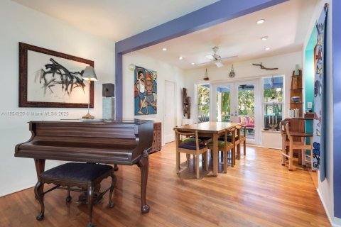 House in Biscayne Park, Florida 3 bedrooms, 130.34 sq.m. № 1872738 - photo 5
