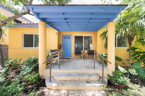 House in Biscayne Park, Florida 3 bedrooms, 130.34 sq.m. № 1872738 - photo 15