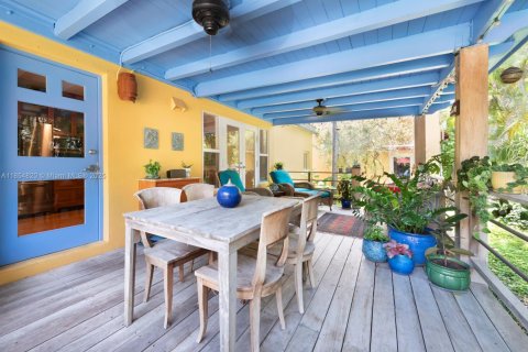 House in Biscayne Park, Florida 3 bedrooms, 130.34 sq.m. № 1872738 - photo 14