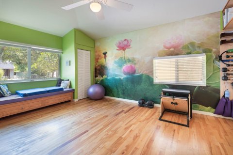 House in Biscayne Park, Florida 3 bedrooms, 130.34 sq.m. № 1872738 - photo 21