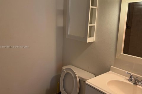 Снять в аренду кондоминиум в Майами, Флорида 2 спальни, 74.14м2, № 2024488 - фото 9