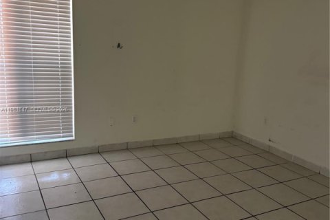 Снять в аренду кондоминиум в Майами, Флорида 2 спальни, 74.14м2, № 2024488 - фото 7