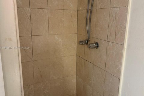 Снять в аренду кондоминиум в Майами, Флорида 2 спальни, 74.14м2, № 2024488 - фото 8