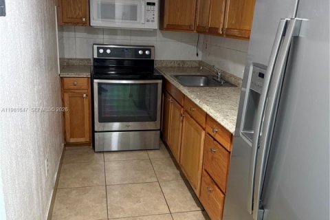 Снять в аренду кондоминиум в Майами, Флорида 2 спальни, 74.14м2, № 2024488 - фото 4