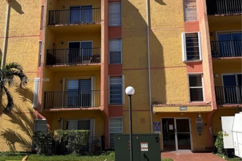 Снять в аренду кондоминиум в Майами, Флорида 2 спальни, 74.14м2, № 2024488 - фото 13