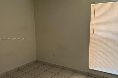 Снять в аренду кондоминиум в Майами, Флорида 2 спальни, 74.14м2, № 2024488 - фото 10