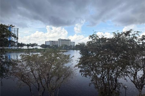 Снять в аренду кондоминиум в Майами, Флорида 2 спальни, 74.14м2, № 2024488 - фото 14