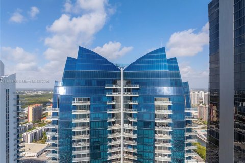 Condo in Sunny Isles Beach, Florida, 6 bedrooms  № 1864942 - photo 2