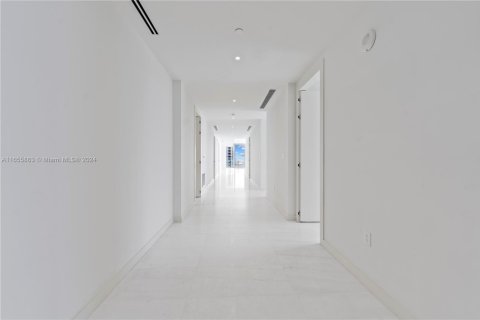 Condominio en venta en Miami, Florida, 5 dormitorios, 371.05 m2 № 2012875 - foto 2