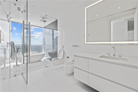 Condominio en venta en Miami, Florida, 5 dormitorios, 371.05 m2 № 2012875 - foto 17