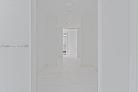 Condominio en venta en Miami, Florida, 5 dormitorios, 371.05 m2 № 2012875 - foto 20