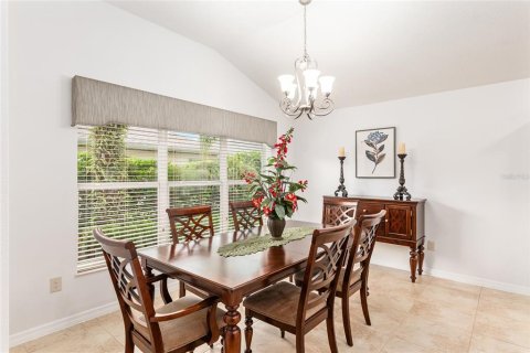 House in The Villages, Florida 3 bedrooms, 194.72 sq.m. № 2389014 - photo 19