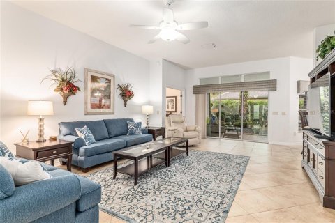 House in The Villages, Florida 3 bedrooms, 194.72 sq.m. № 2389014 - photo 12