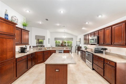 House in The Villages, Florida 3 bedrooms, 194.72 sq.m. № 2389014 - photo 30