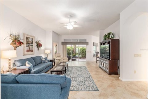House in The Villages, Florida 3 bedrooms, 194.72 sq.m. № 2389014 - photo 11