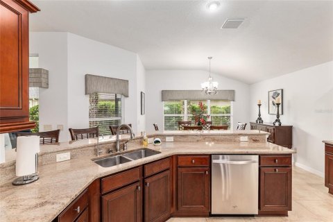House in The Villages, Florida 3 bedrooms, 194.72 sq.m. № 2389014 - photo 26
