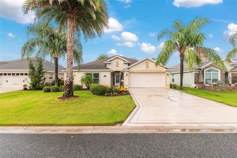House in The Villages, Florida 3 bedrooms, 194.72 sq.m. № 2389014 - photo 2