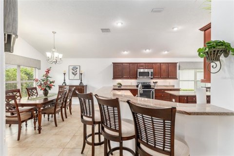 House in The Villages, Florida 3 bedrooms, 194.72 sq.m. № 2389014 - photo 18