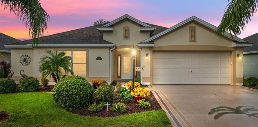 House in The Villages, Florida 3 bedrooms, 194.72 sq.m. № 2389014