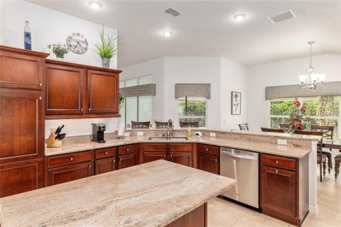 House in The Villages, Florida 3 bedrooms, 194.72 sq.m. № 2389014 - photo 27