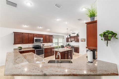 House in The Villages, Florida 3 bedrooms, 194.72 sq.m. № 2389014 - photo 23